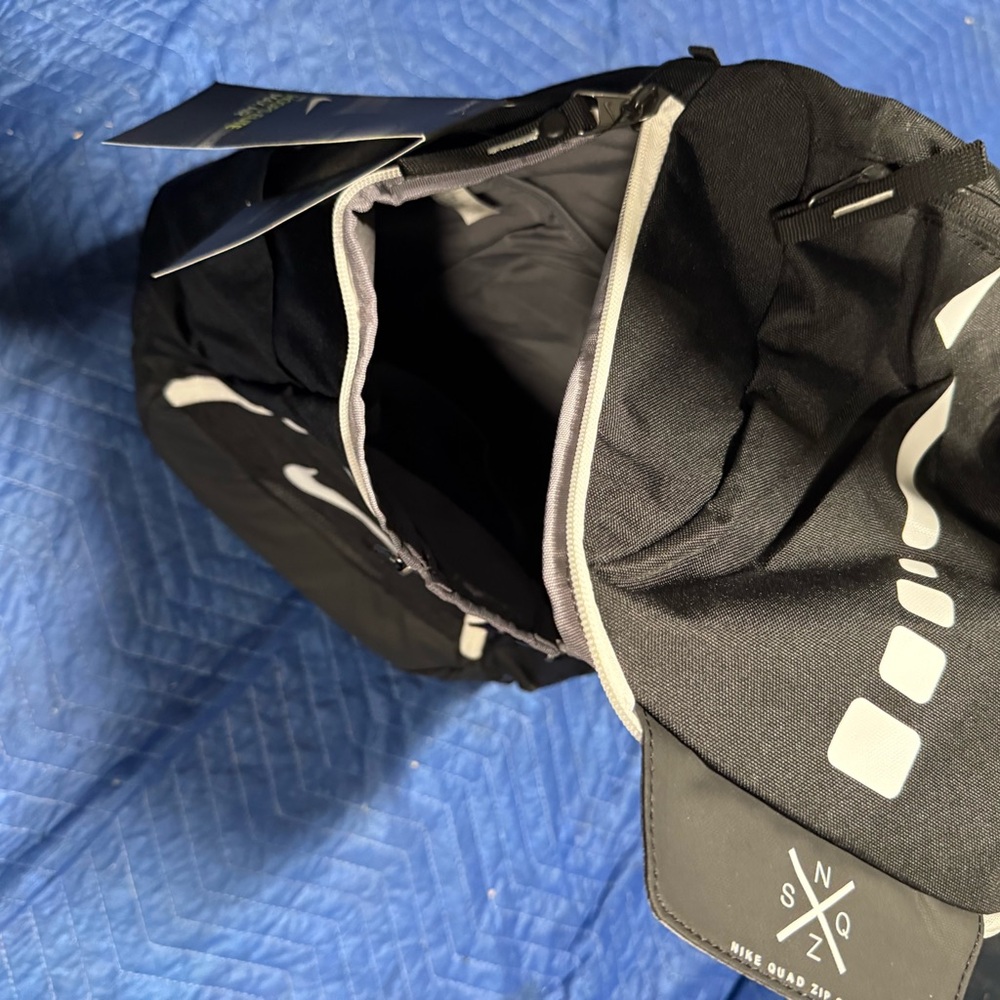 Nike Elite Black Backpack for Men - Picture 3 of 4